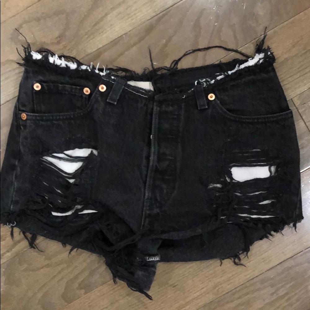 Super ripped LF black shorts Levi’s